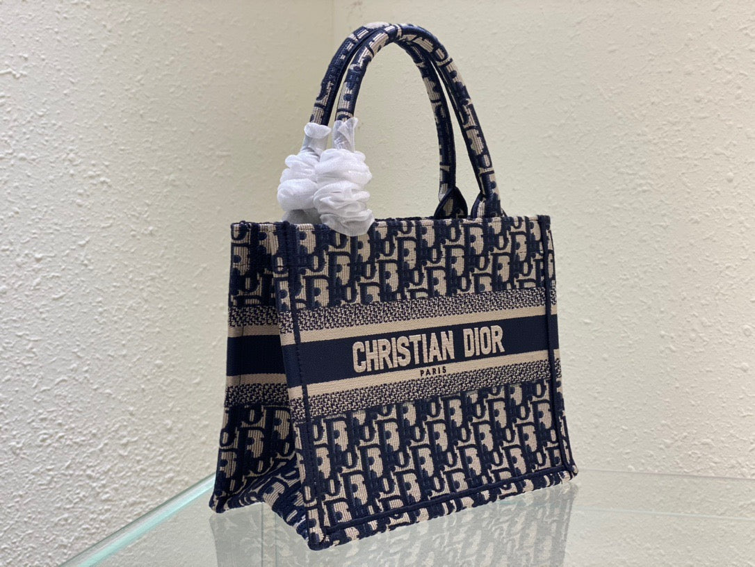 DIOR2.2_12bbbe99-a614-4b8e-8d08-c8f11d1106f6