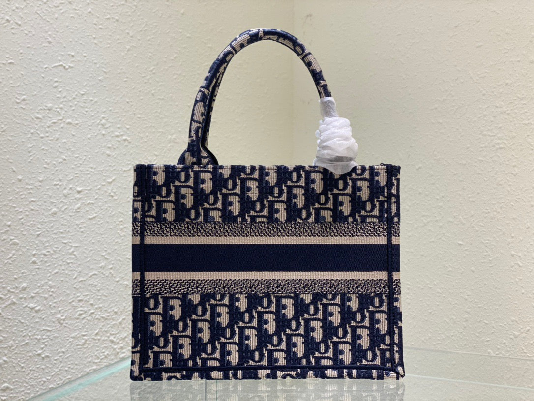 DIOR2.6_d66742f2-3e1a-4d78-a129-5edfb624e89f
