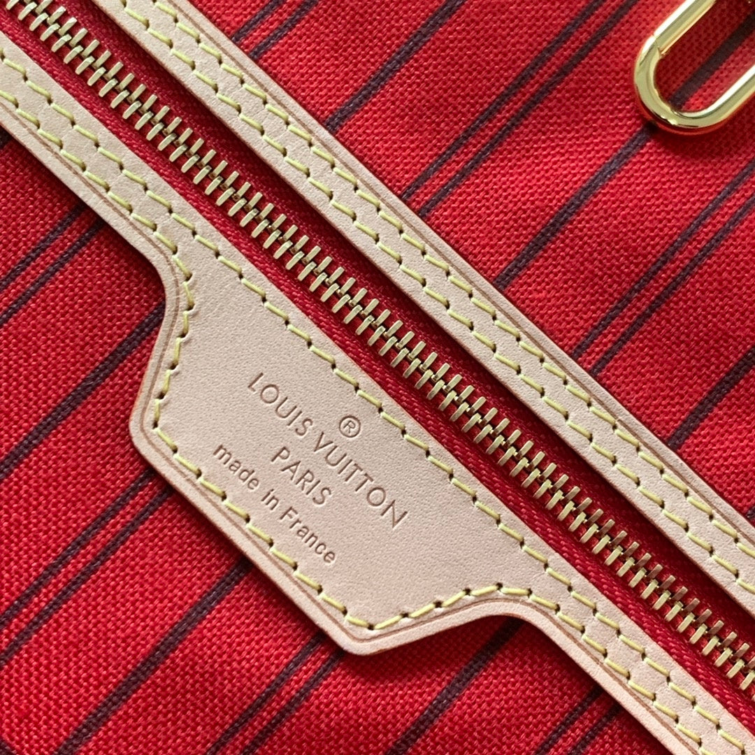 LVNEVERFULL1.9_a8ca4f27-c282-49f0-82f3-4279753be8dd