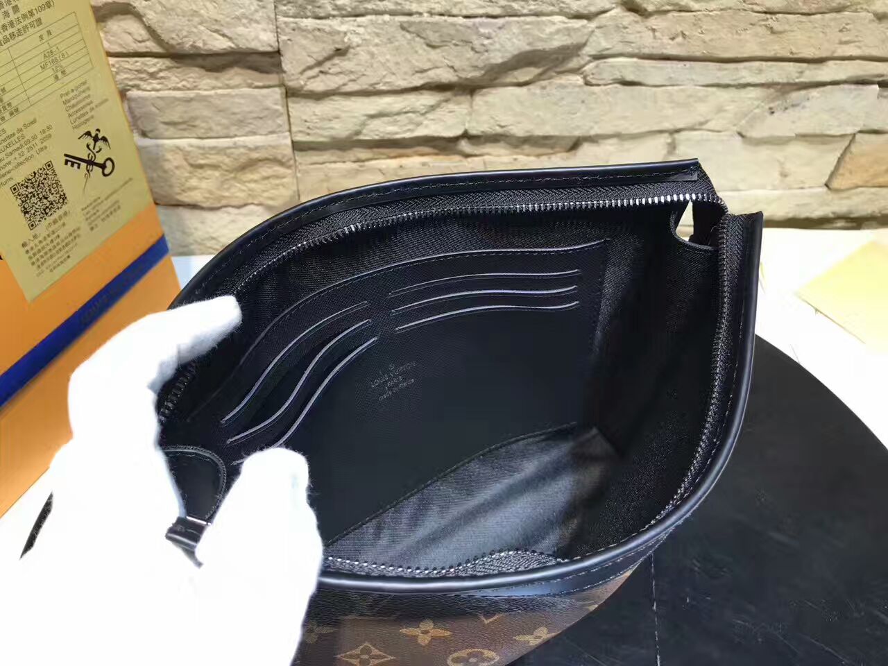 LVPOCHETTE2.4_149c0d51-5ddf-47e6-a198-f1aa8ba829ca