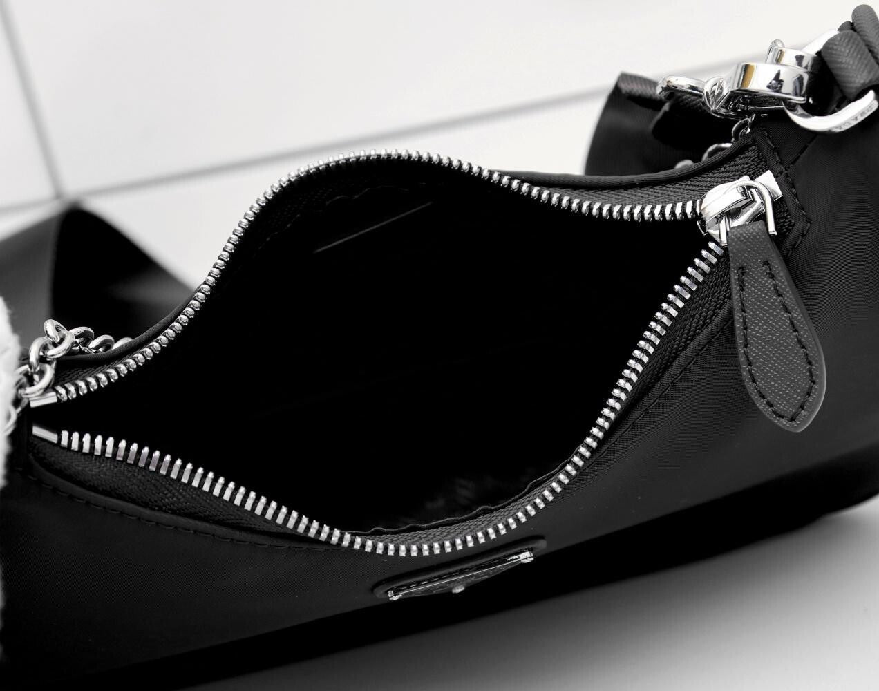 PRADA2.7_279f41c0-eb2e-442c-8972-181de408b8dd