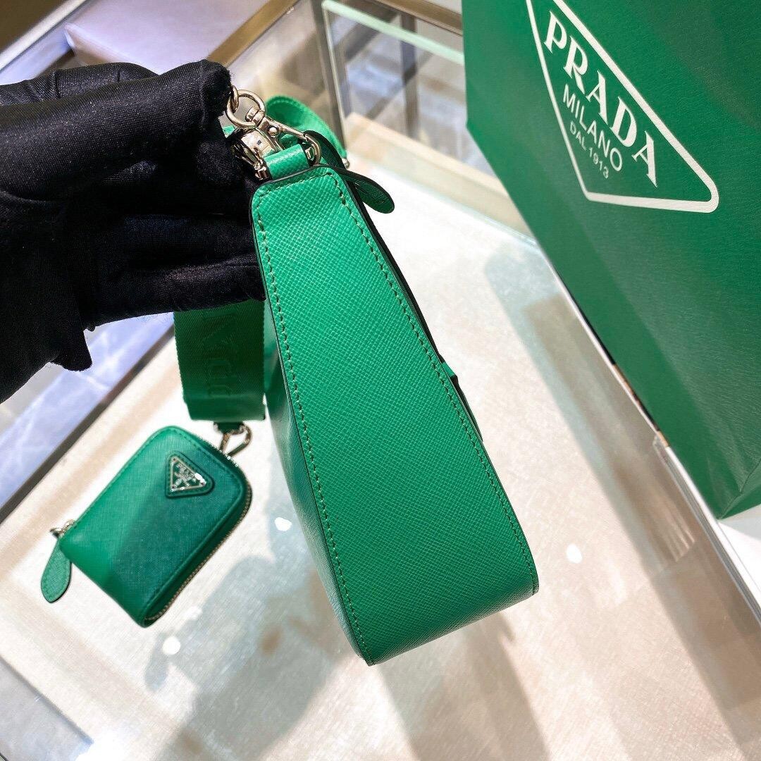 PRADA3.6_5fe7e9df-e3e3-43b9-afea-1dbbf884c864
