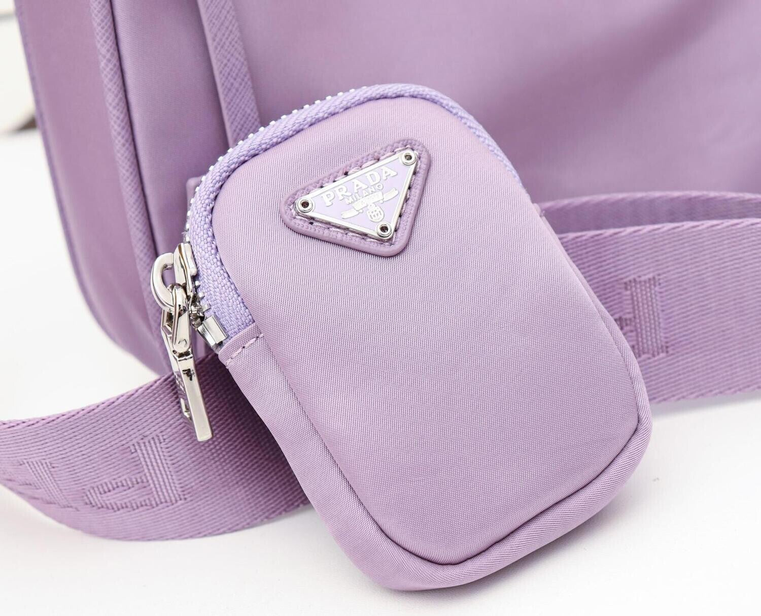 PRADA4.6_54824e2f-d9d8-4353-8a5a-790c6d09166c