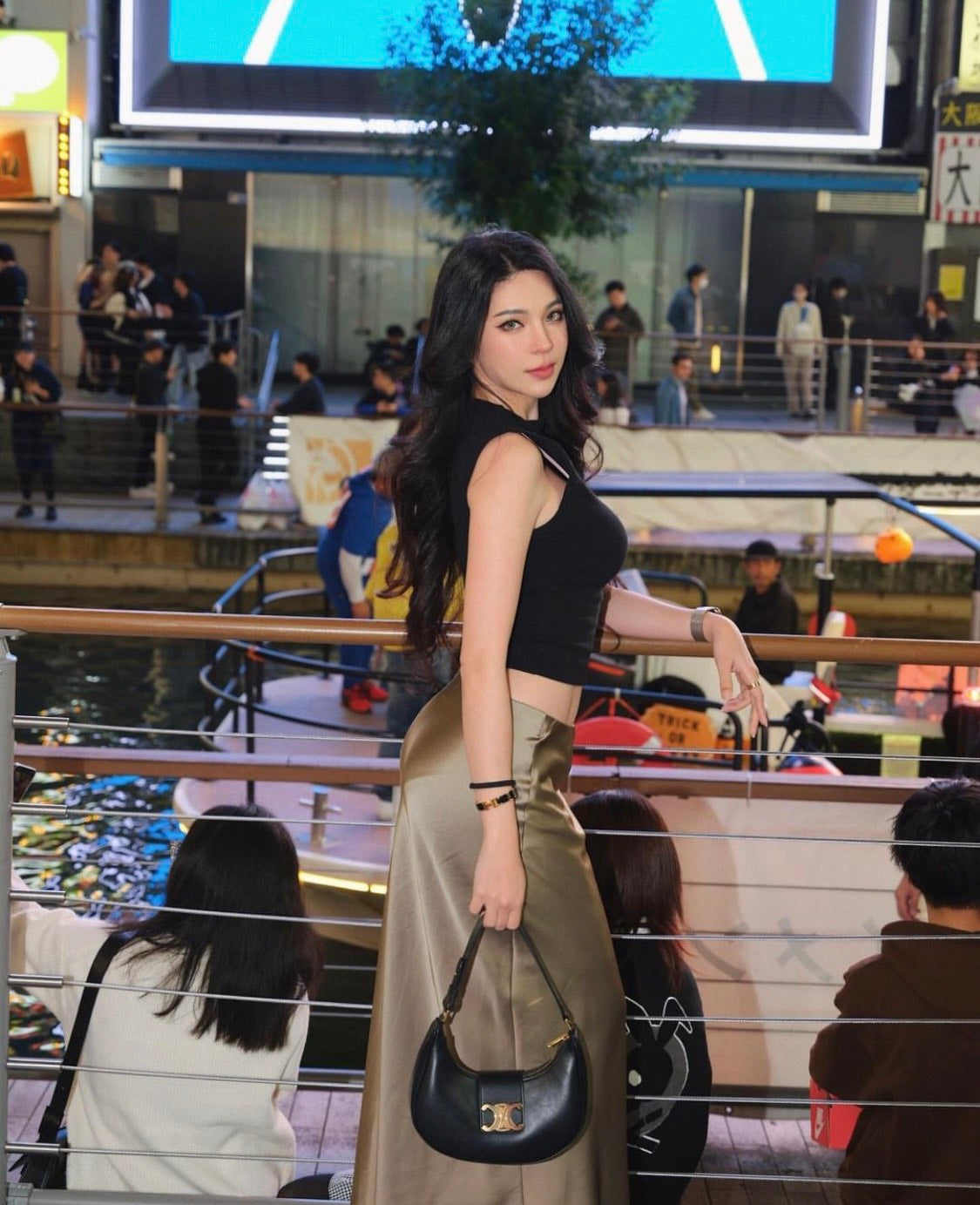 celine-ava-triomphe-bag-in-smooth-calfskin-black-114493DGQ-38NO-authentic-blankroom-hanoi-vietnam_6