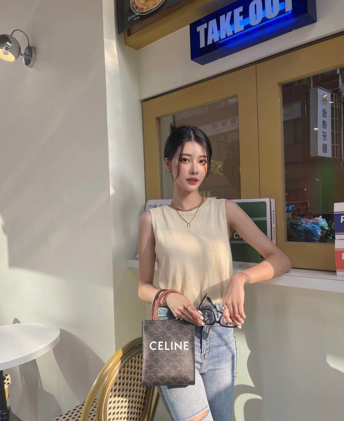 celine-mini-vertical-cabas-in-triomphe-canvas-and-calfskin-with-celine-print-tan-194372BZK-04LU-authentic-blankroom-hanoi-vietnam_4