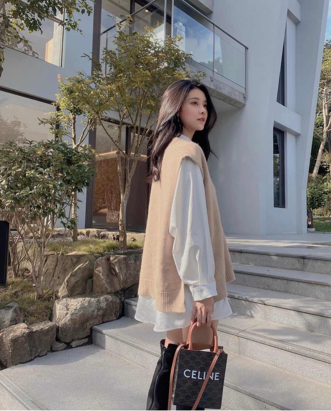 celine-mini-vertical-cabas-in-triomphe-canvas-and-calfskin-with-celine-print-tan-194372BZK-04LU-authentic-blankroom-hanoi-vietnam_5