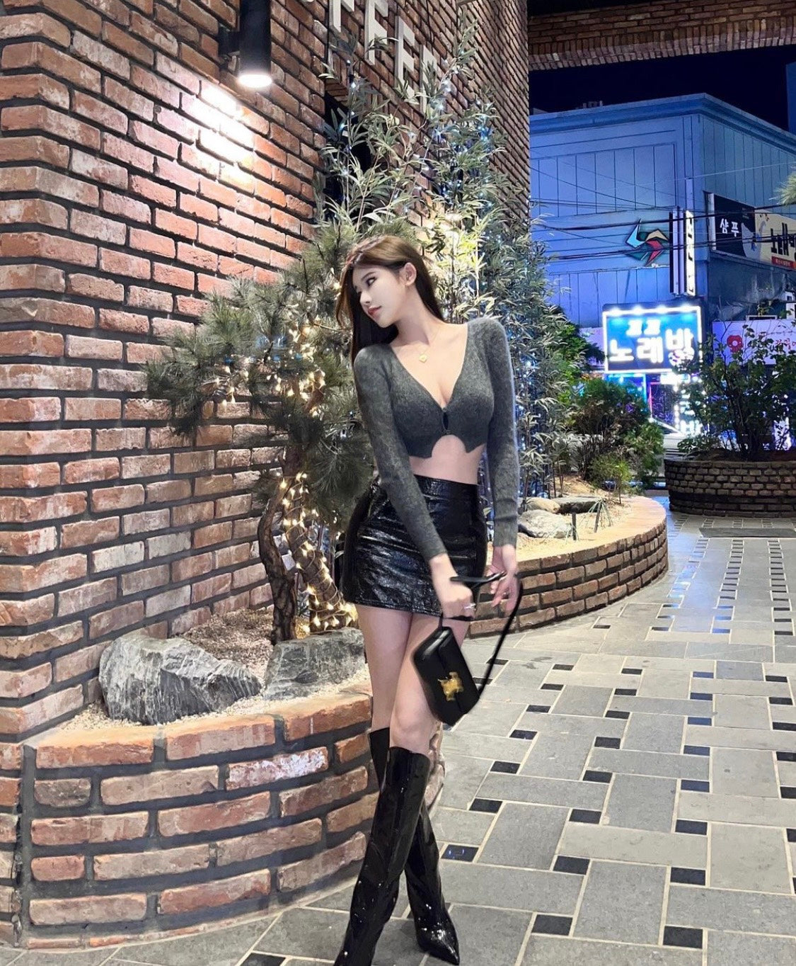celine-shoulder-bag-claude-in-shiny-calfskin-black-194143BF4-38NO-authentic-blankroom-hanoi-vietnam_5