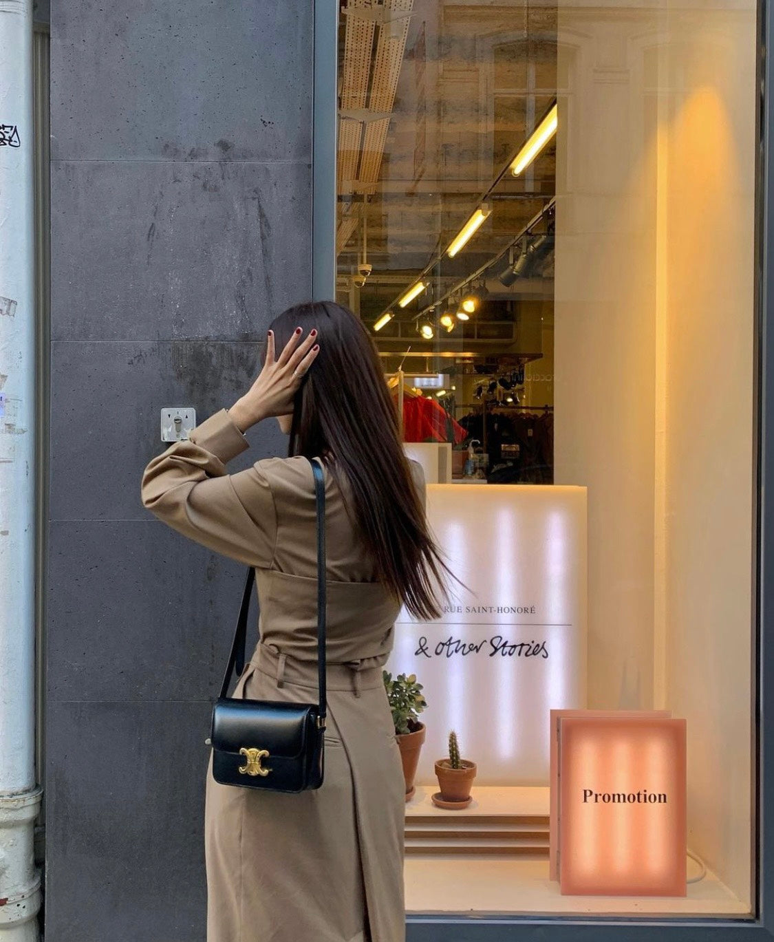 celine-teen-triomphe-bag-in-shiny-calfskin-black-188423BF4-38NO-authentic-blankroom-hanoi-vietnam_6