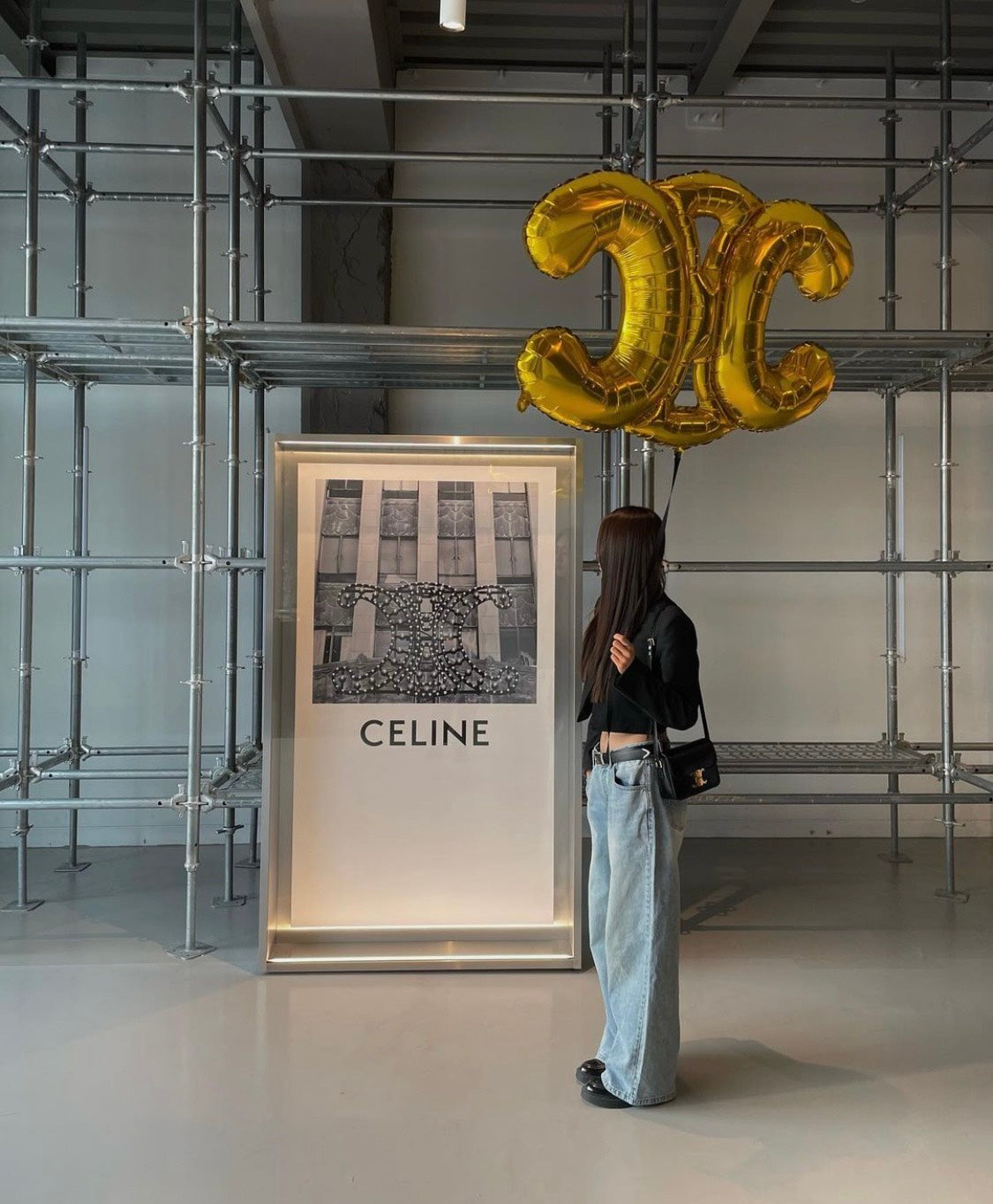 celine-teen-triomphe-bag-in-shiny-calfskin-black-188423BF4-38NO-authentic-blankroom-hanoi-vietnam_8