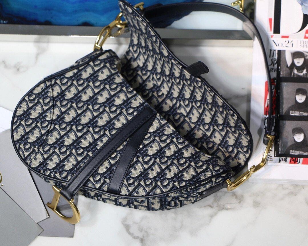dior1.4_3383b598-76d1-4d08-8719-9478ec02c443