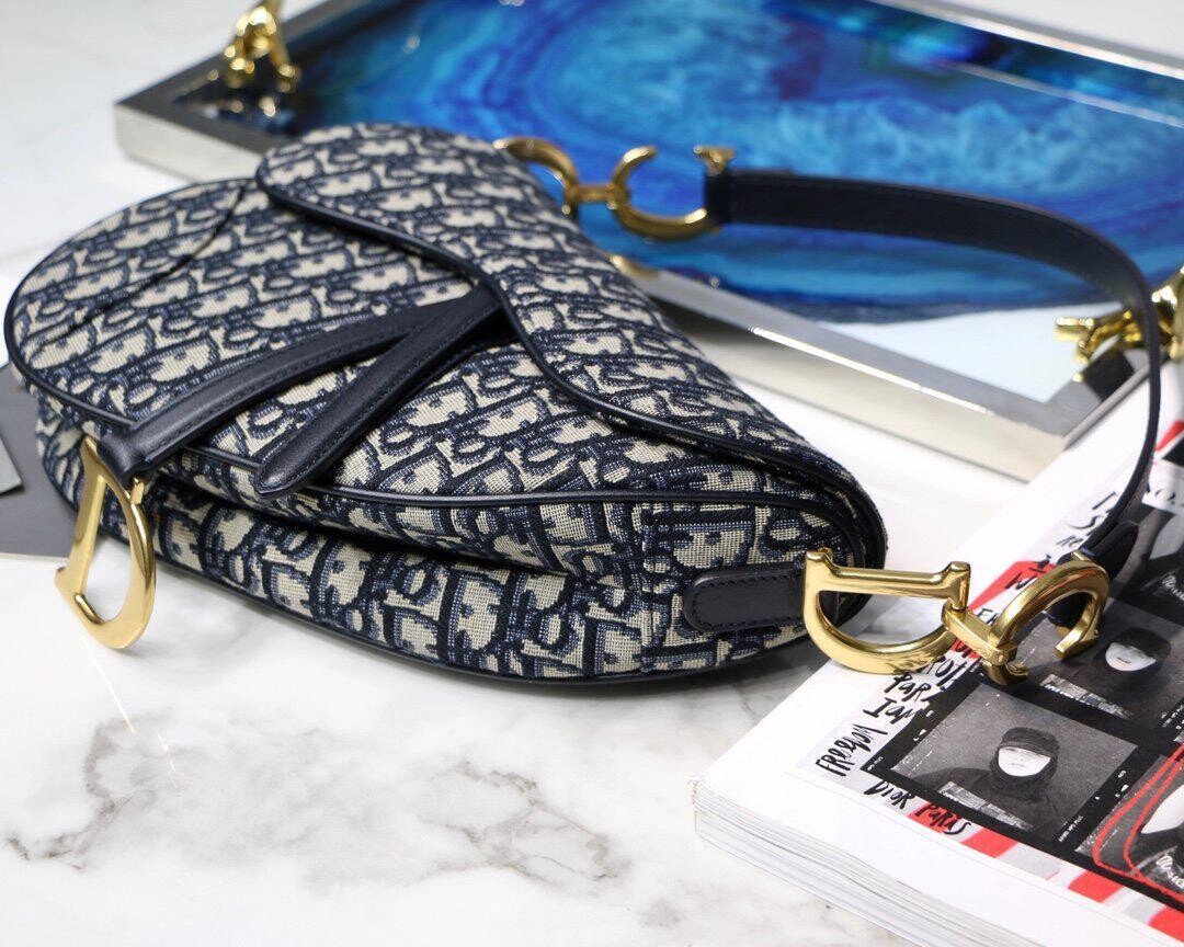 dior1.6_c9fa3528-6536-4492-98db-3686f4696337