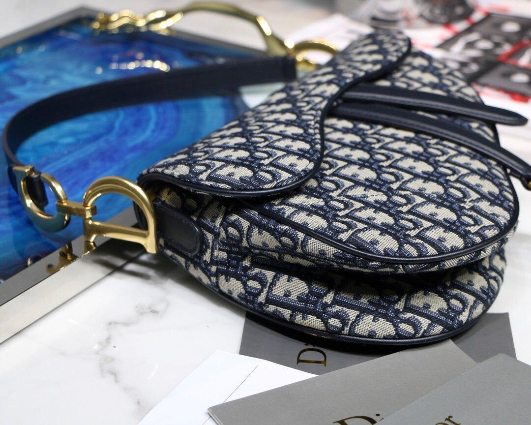 dior1.7_c32f0e23-339c-44ef-9fc1-8d73f181e297
