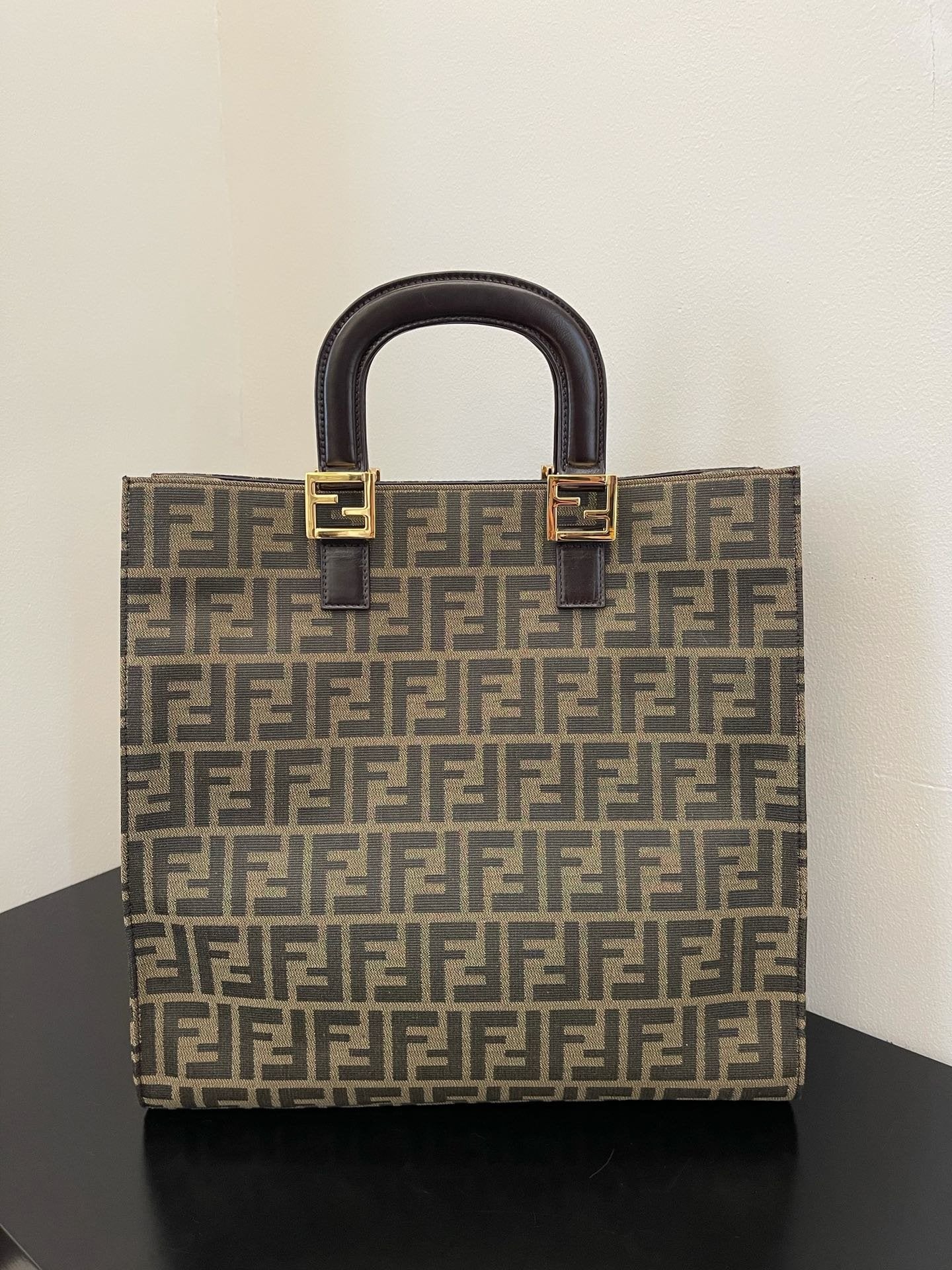 fendi1.1_33c6f637-d668-45bb-b3b5-1d04a350c52c