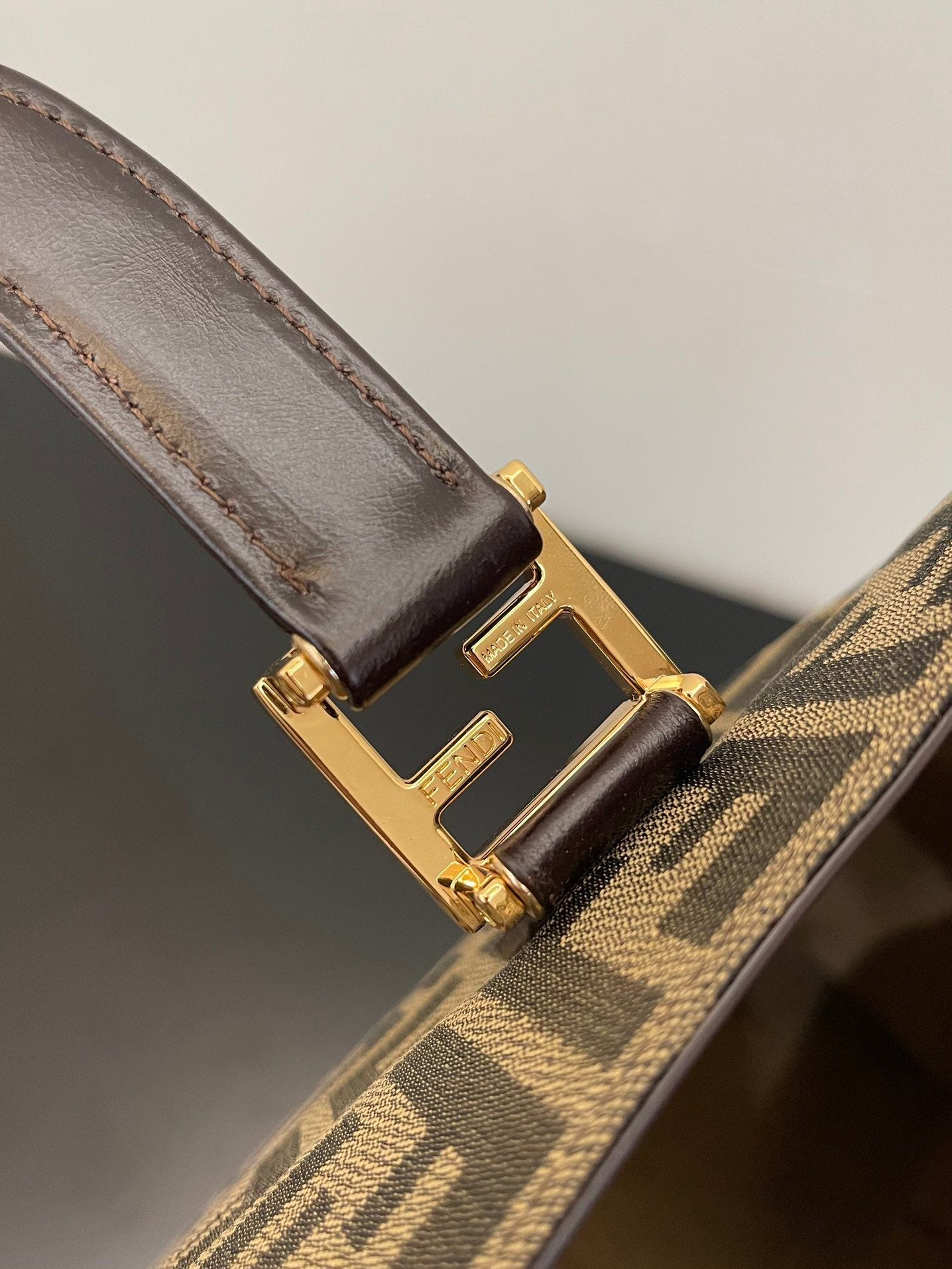fendi1.4_58a7a65e-8bbd-4907-95e0-ab6e920ed249