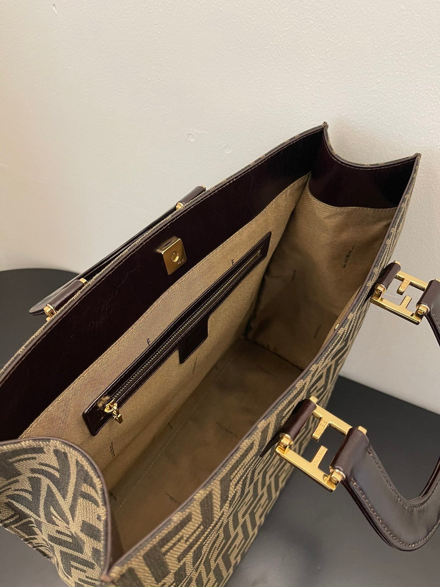 fendi1.7_2baa3e3f-96d0-432f-bf7e-98e7ecae83b5